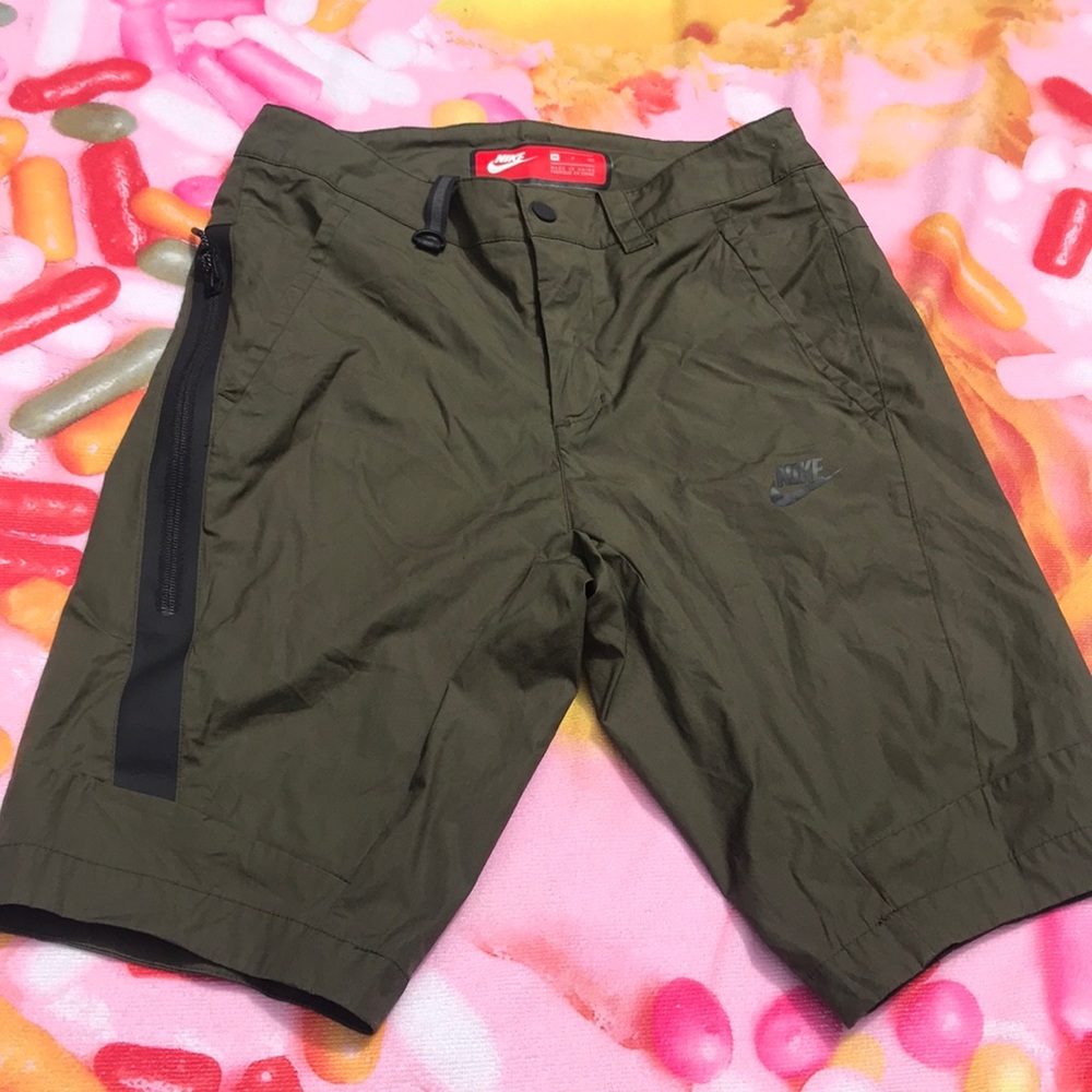 Nike men’s 28 shorts lots of pockets excellent